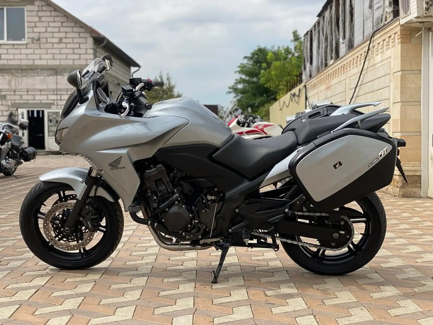 Honda CBF 1000 ST Blanc - 1