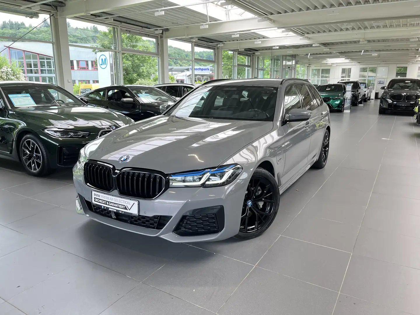 BMW 530 e xDrive Touring M Sportpaket/Komfortsitz/Massage/ Grau - 2