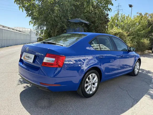 Skoda Octavia view 3