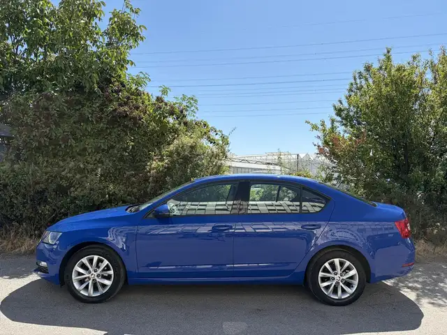 Skoda Octavia view 5