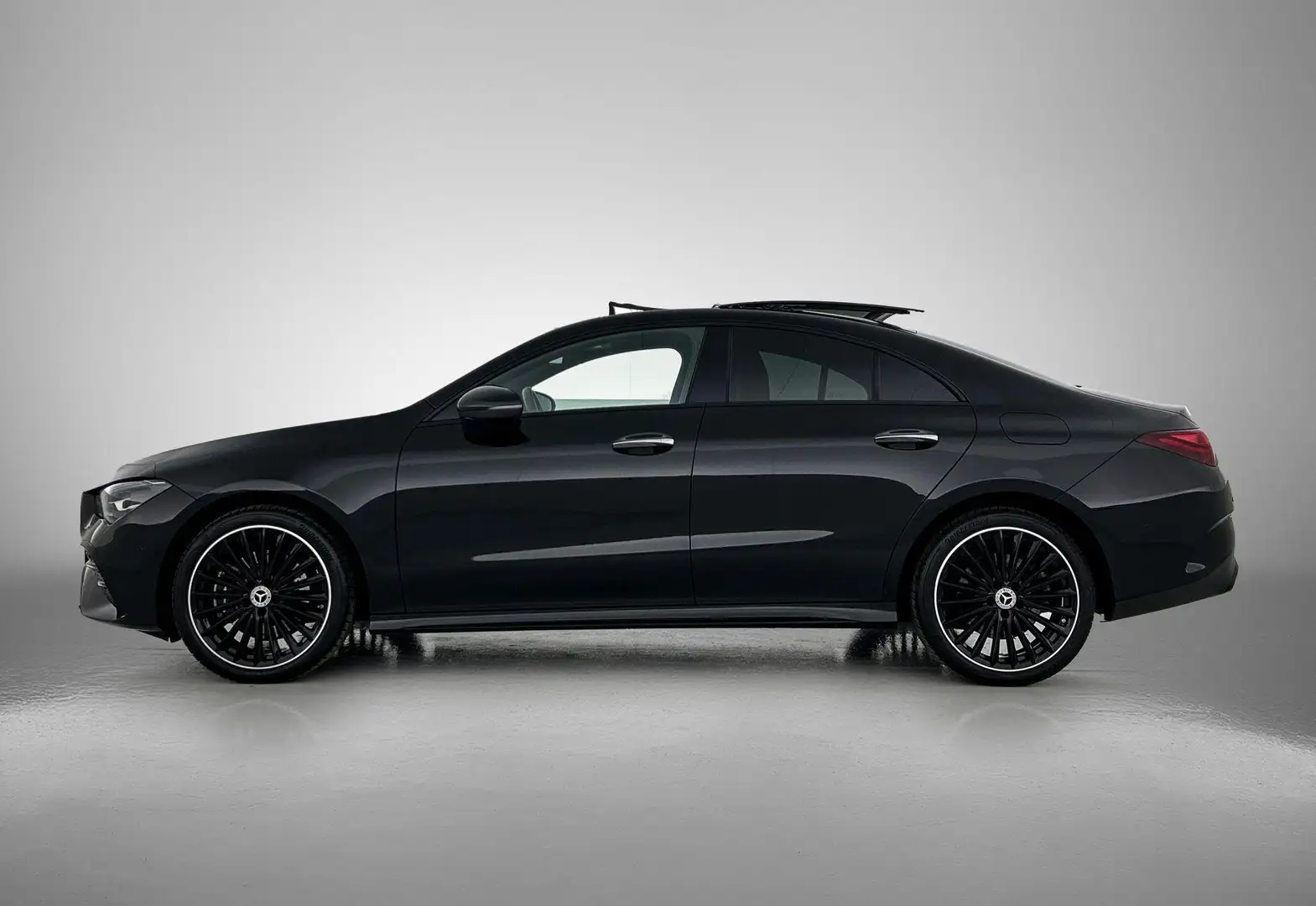Mercedes-Benz CLA 250 CLA 250e Coupé Automaat AMG Line | Premium Pakket Zwart - 2