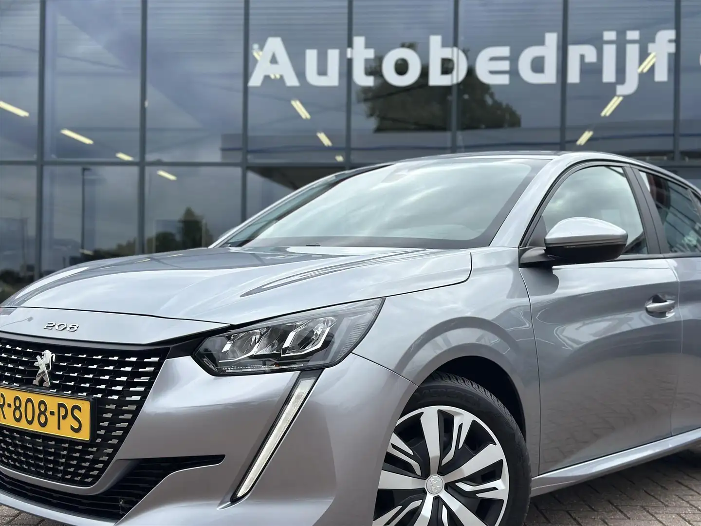Peugeot 208 1.2 PureTech / Cruise / Clima / CarPlay Gris - 2