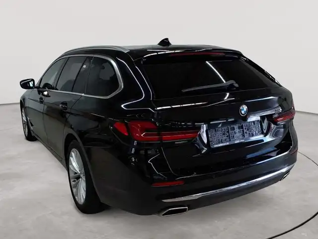 BMW 5 Series view 5