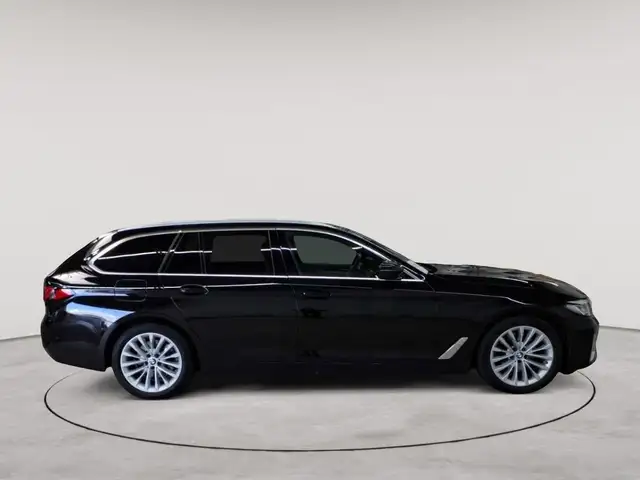 BMW 5 Series view 3