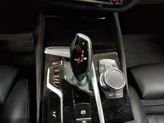 BMW 5 Series view 10