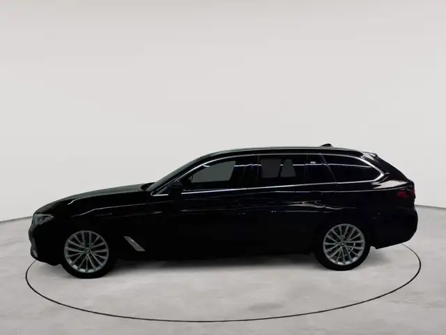 BMW 5 Series view 6