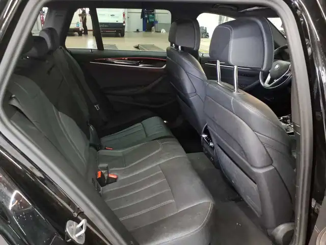 BMW 5 Series view 14