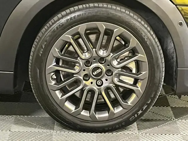 Mini Hatch view 14