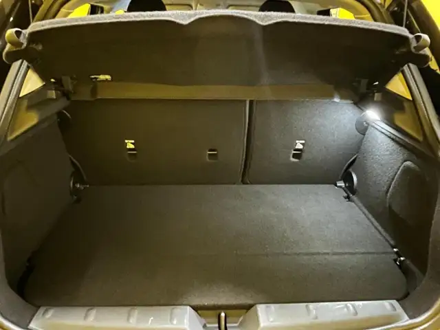Mini Hatch view 9