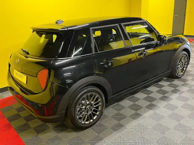 Mini Hatch view 28