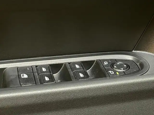 Mini Hatch view 18
