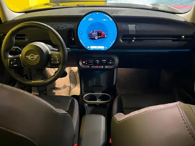 Mini Hatch view 7