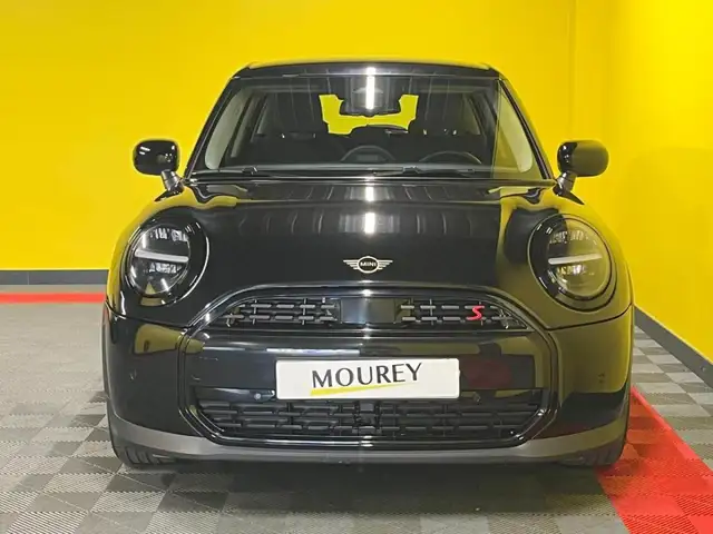 Mini Hatch view 12