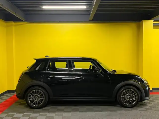 Mini Hatch view 13