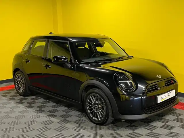 Mini Hatch view 11