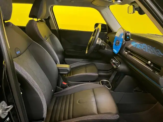 Mini Hatch view 5
