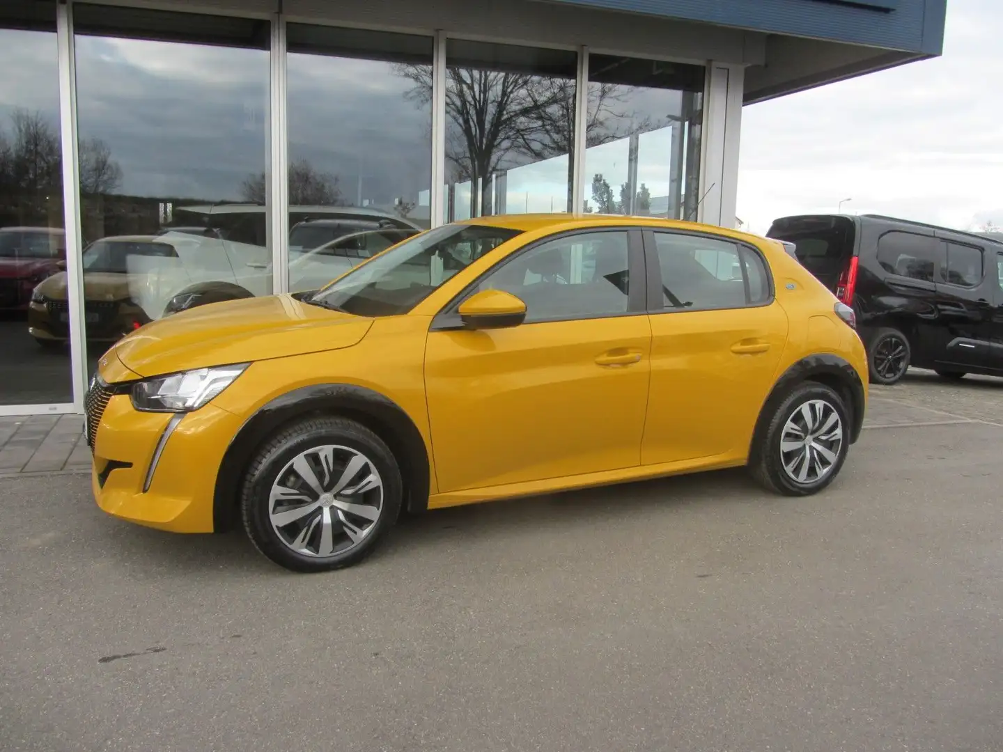 Peugeot 208 Elektromotor 136 Active Jaune - 1