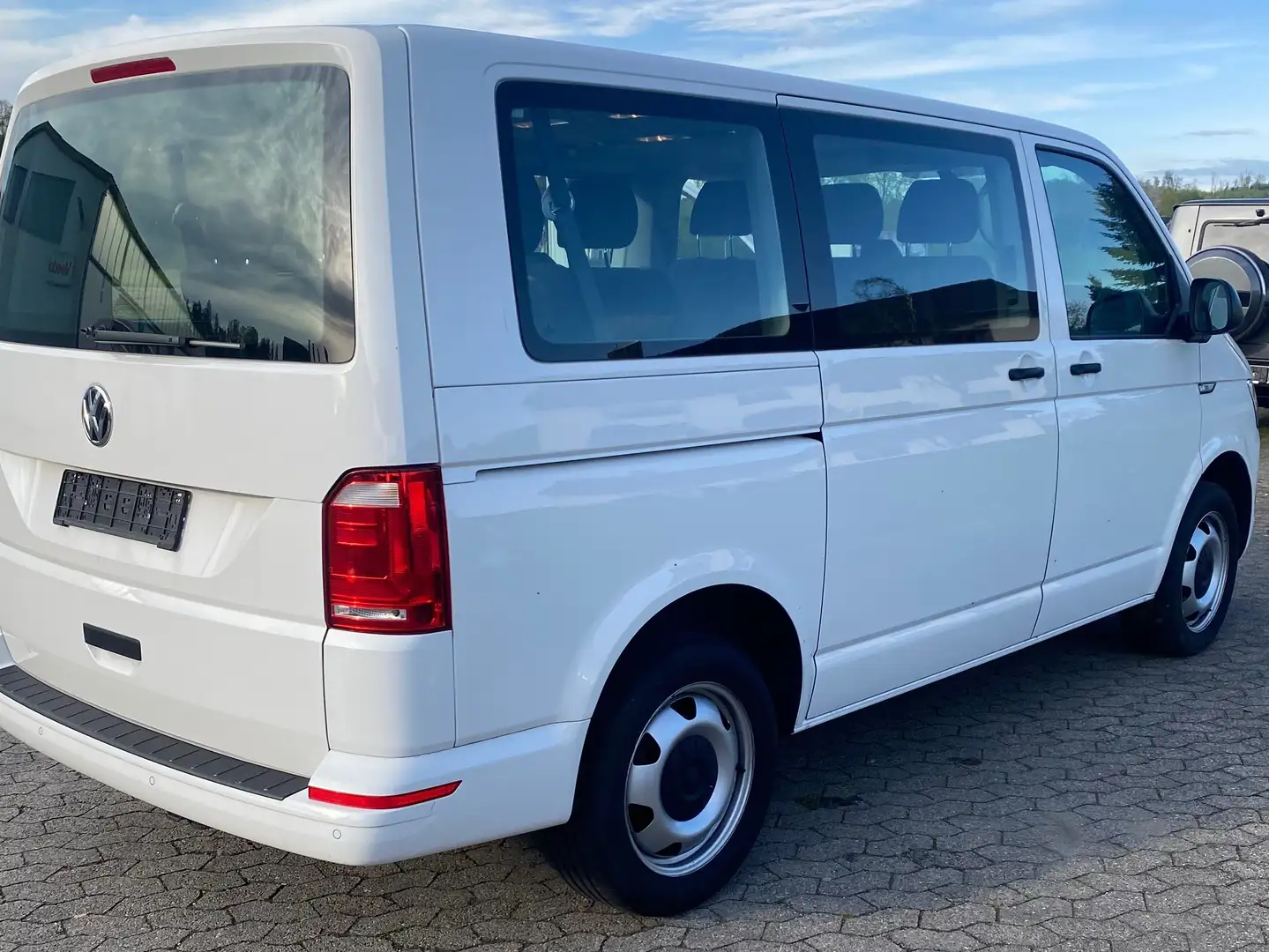 Volkswagen T6 Caravelle DSG Trendline Weiß - 1