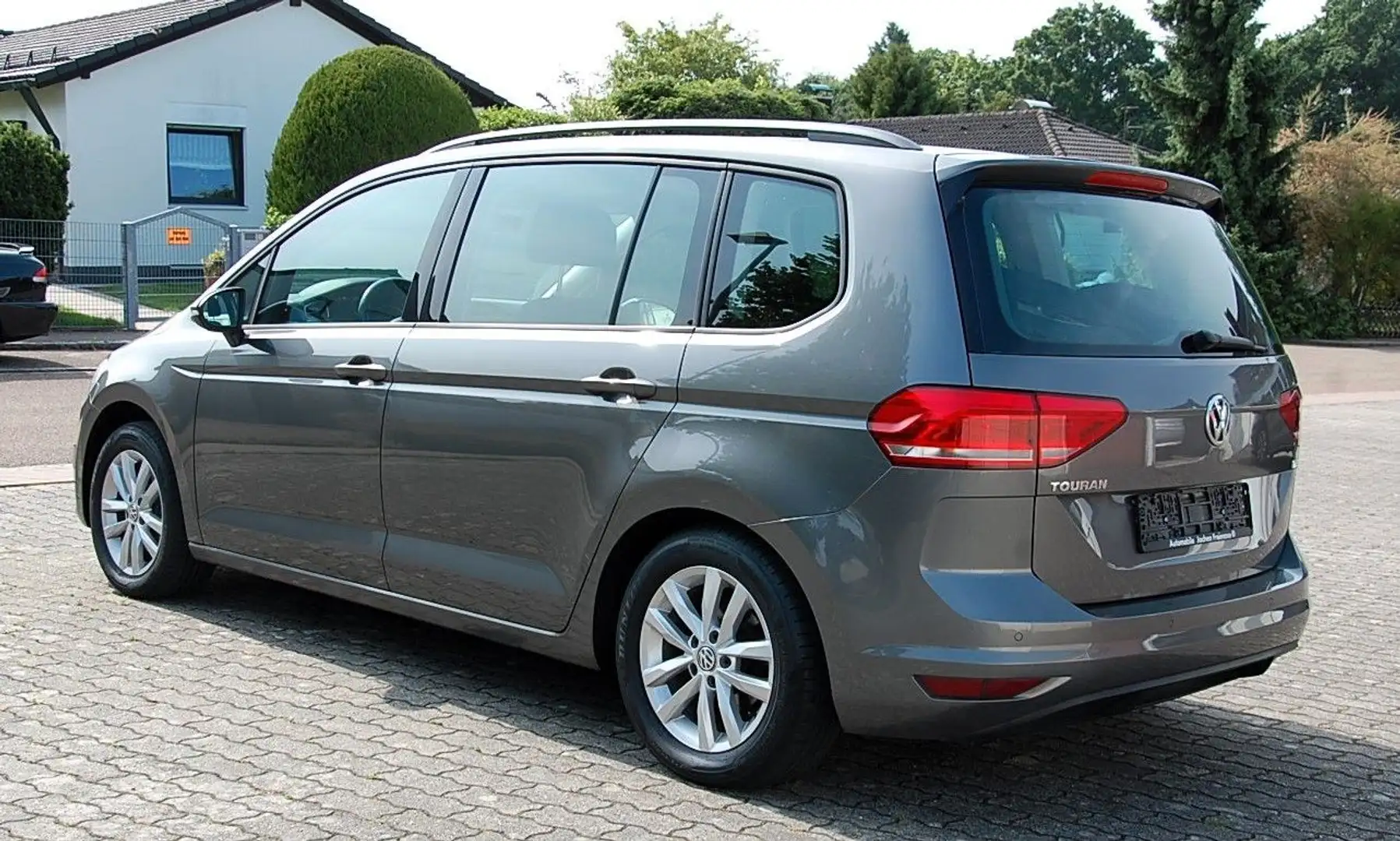 Volkswagen Touran 1.6 TDI SCR Trendline BMT 7-Sitzer Grau - 2