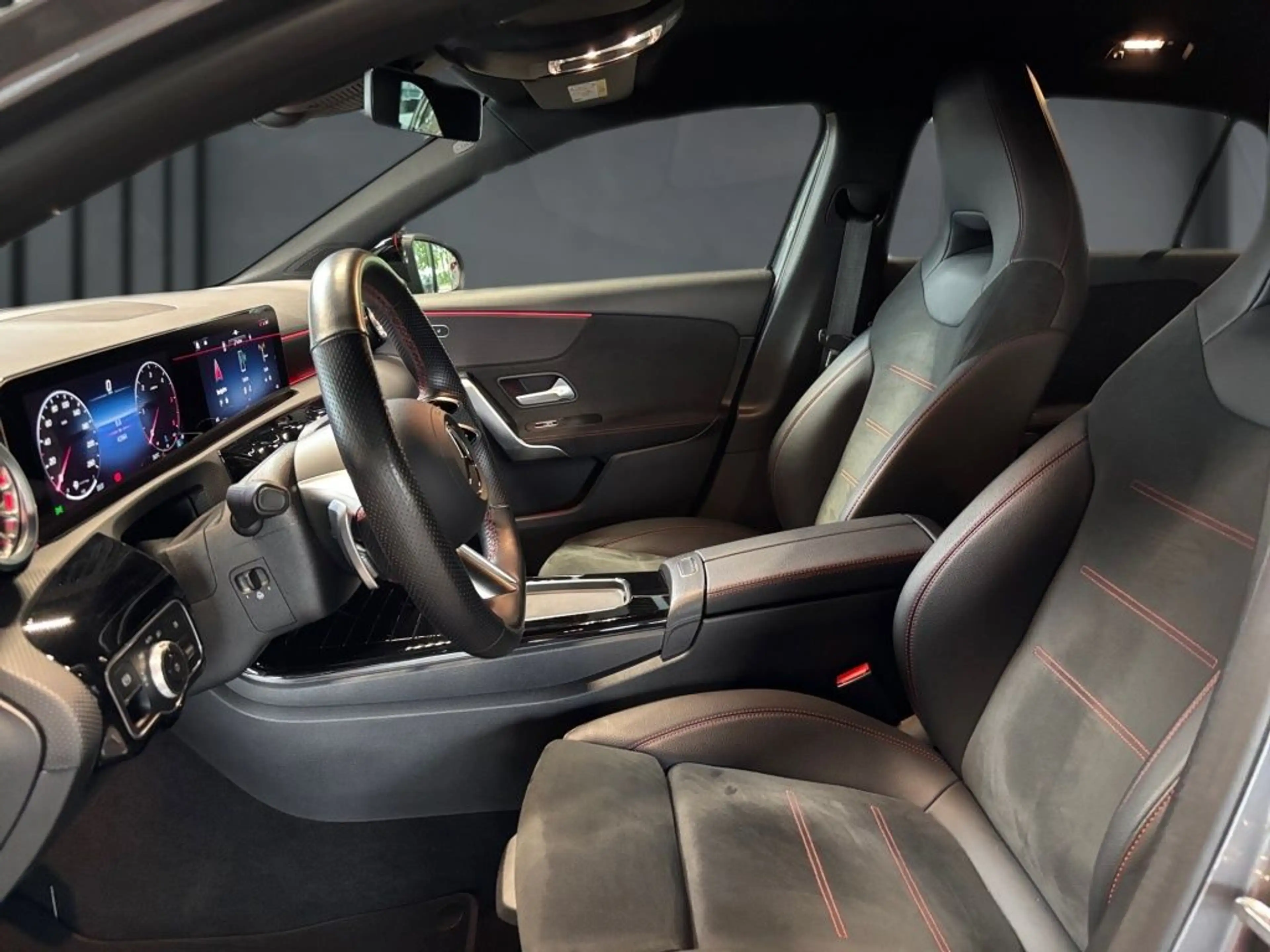 Mercedes-Benz A 200 d Kompaktlimousine +AMG+Night+MBUX+KAMERA — photo 5