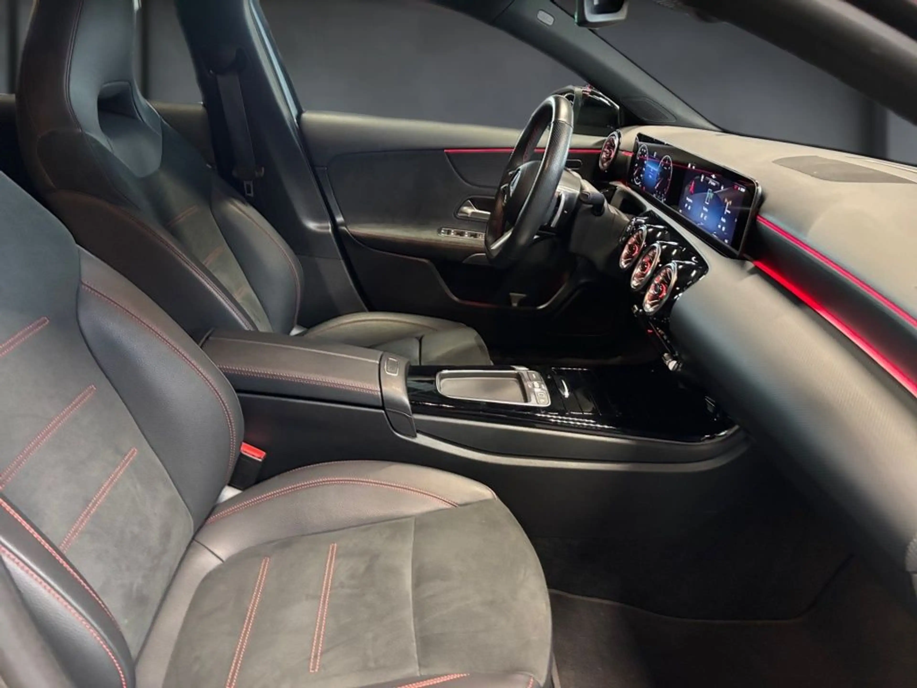 Mercedes-Benz A 200 d Kompaktlimousine +AMG+Night+MBUX+KAMERA — photo 15