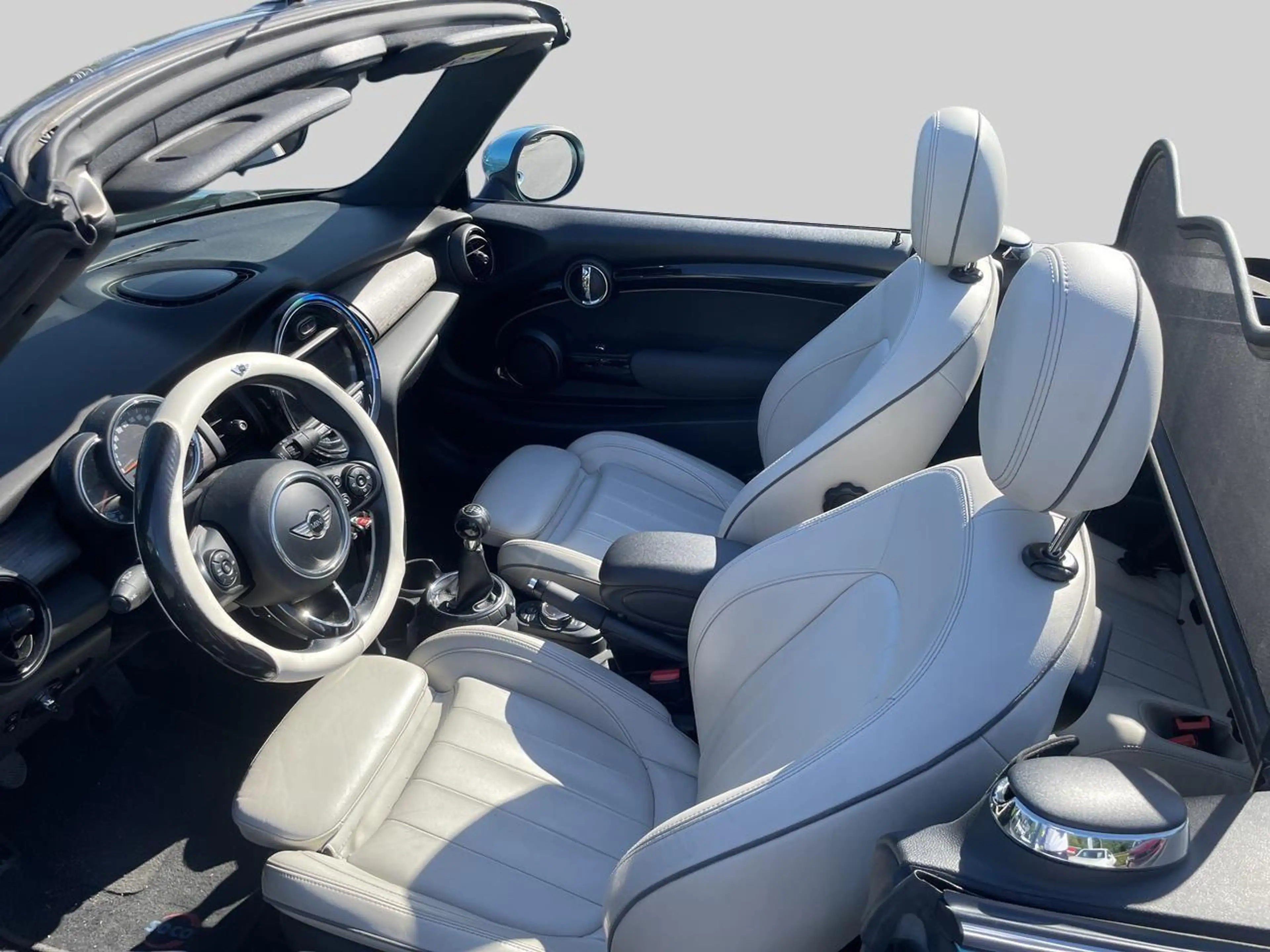 MINI Cooper D Cabrio (85 kW) — photo 14