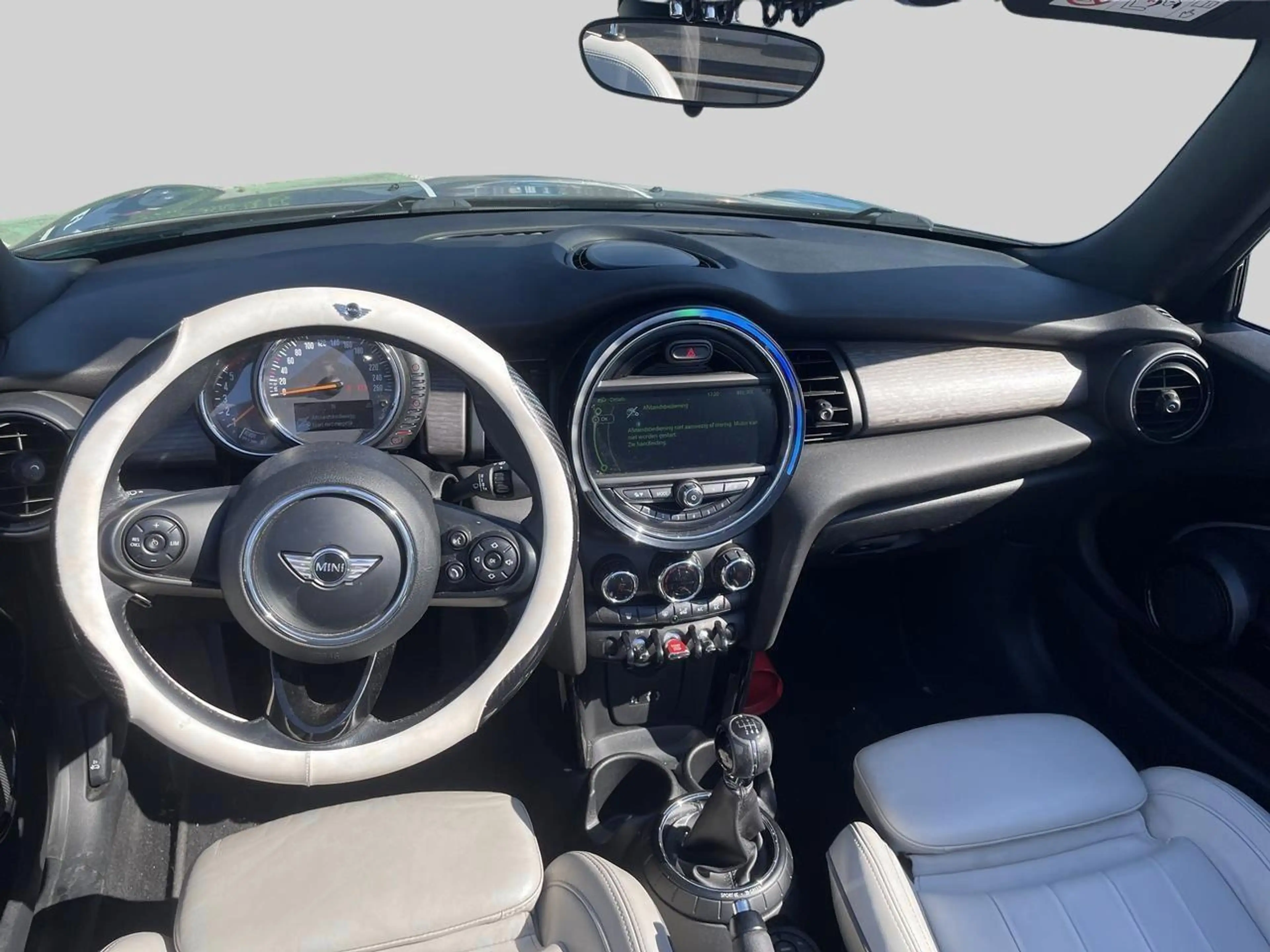 MINI Cooper D Cabrio (85 kW) — photo 13