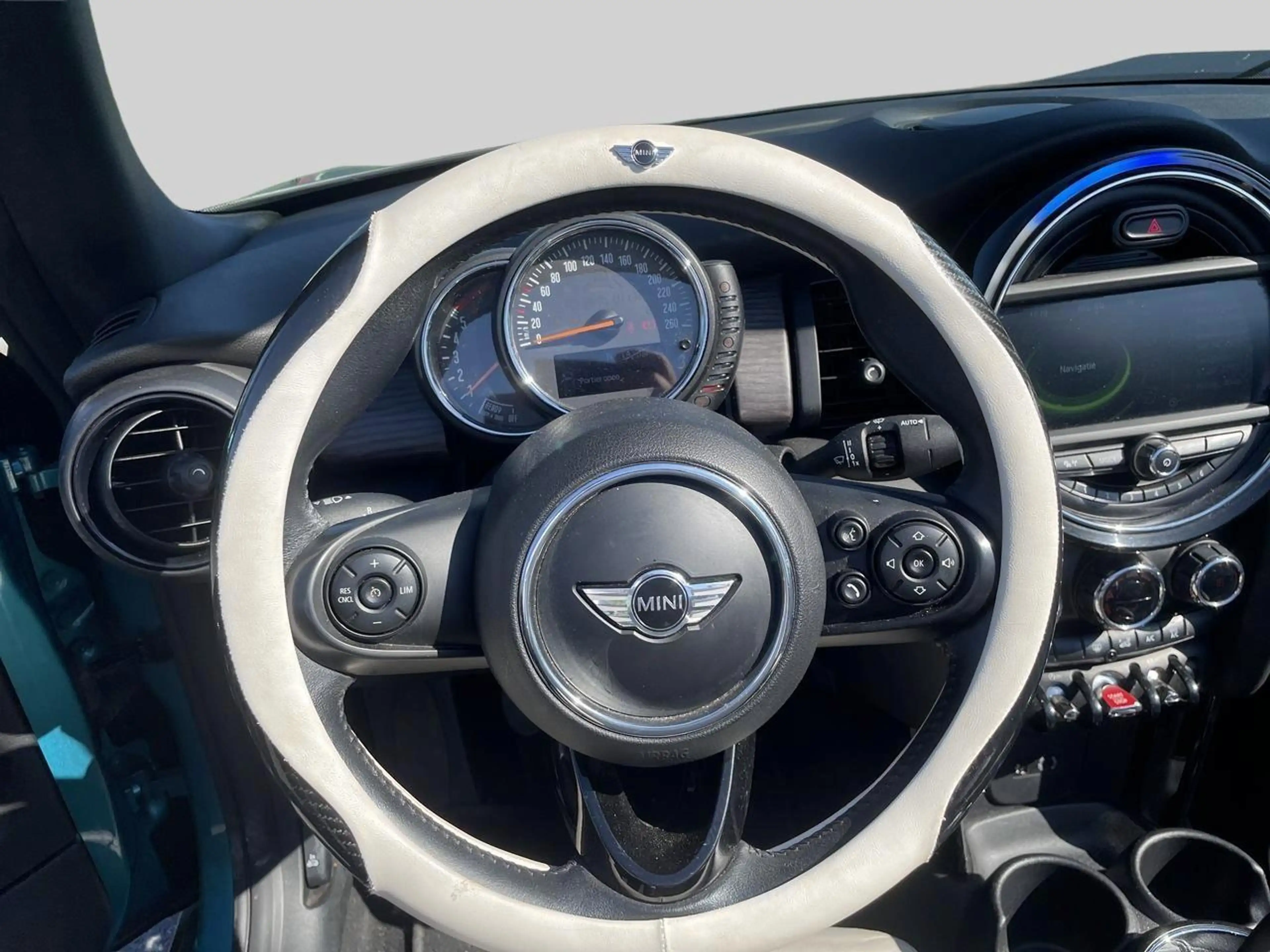 MINI Cooper D Cabrio (85 kW) — photo 10