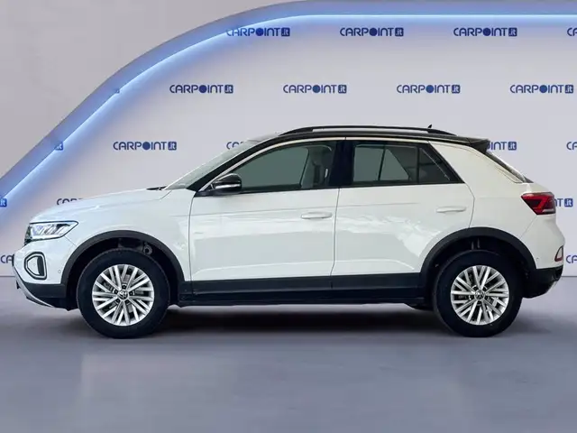 Volkswagen T-Roc view 4