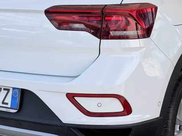 Volkswagen T-Roc view 17