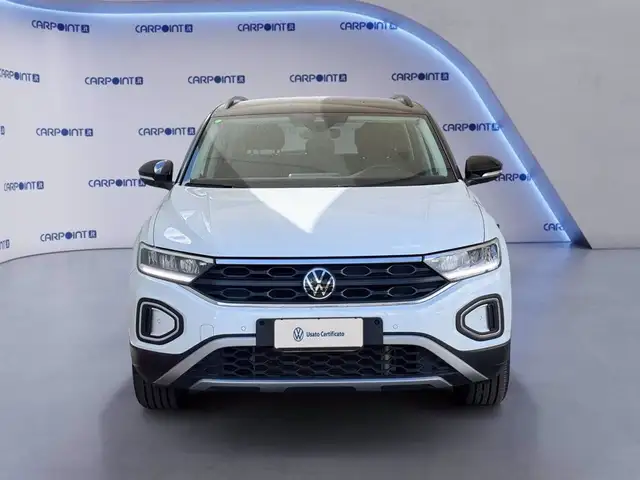 Volkswagen T-Roc view 3