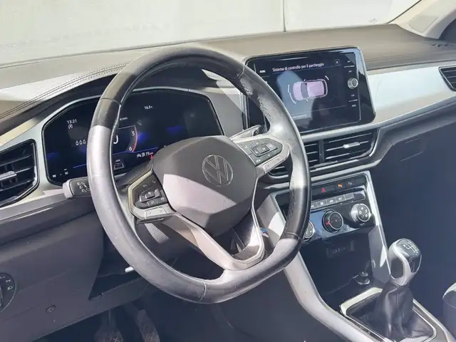 Volkswagen T-Roc view 19