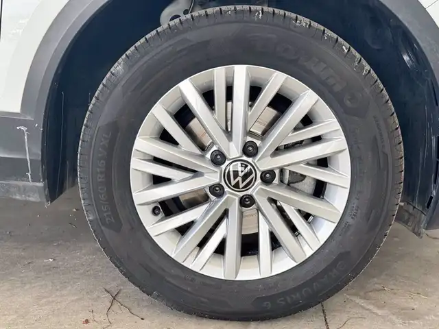 Volkswagen T-Roc view 15