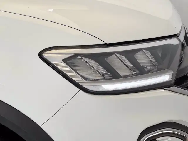 Volkswagen T-Roc view 14