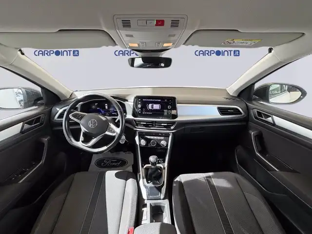 Volkswagen T-Roc view 11