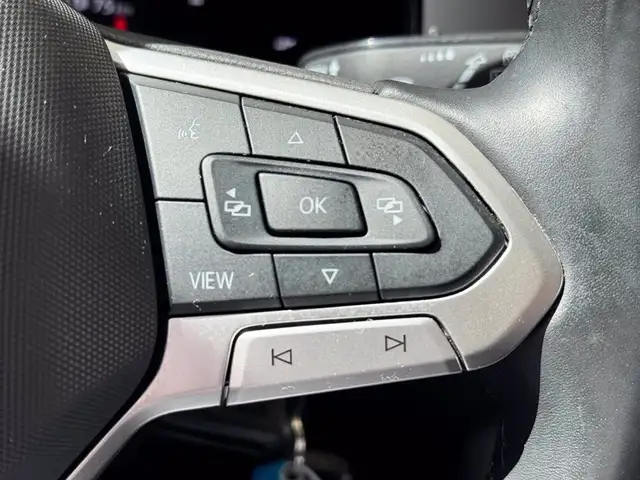 Volkswagen T-Roc view 22