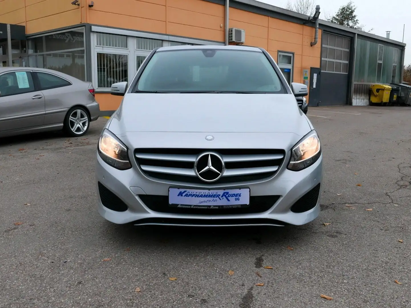 Mercedes-Benz B 180 "CLASSIC"/NAVI/SHZ Silber - 2