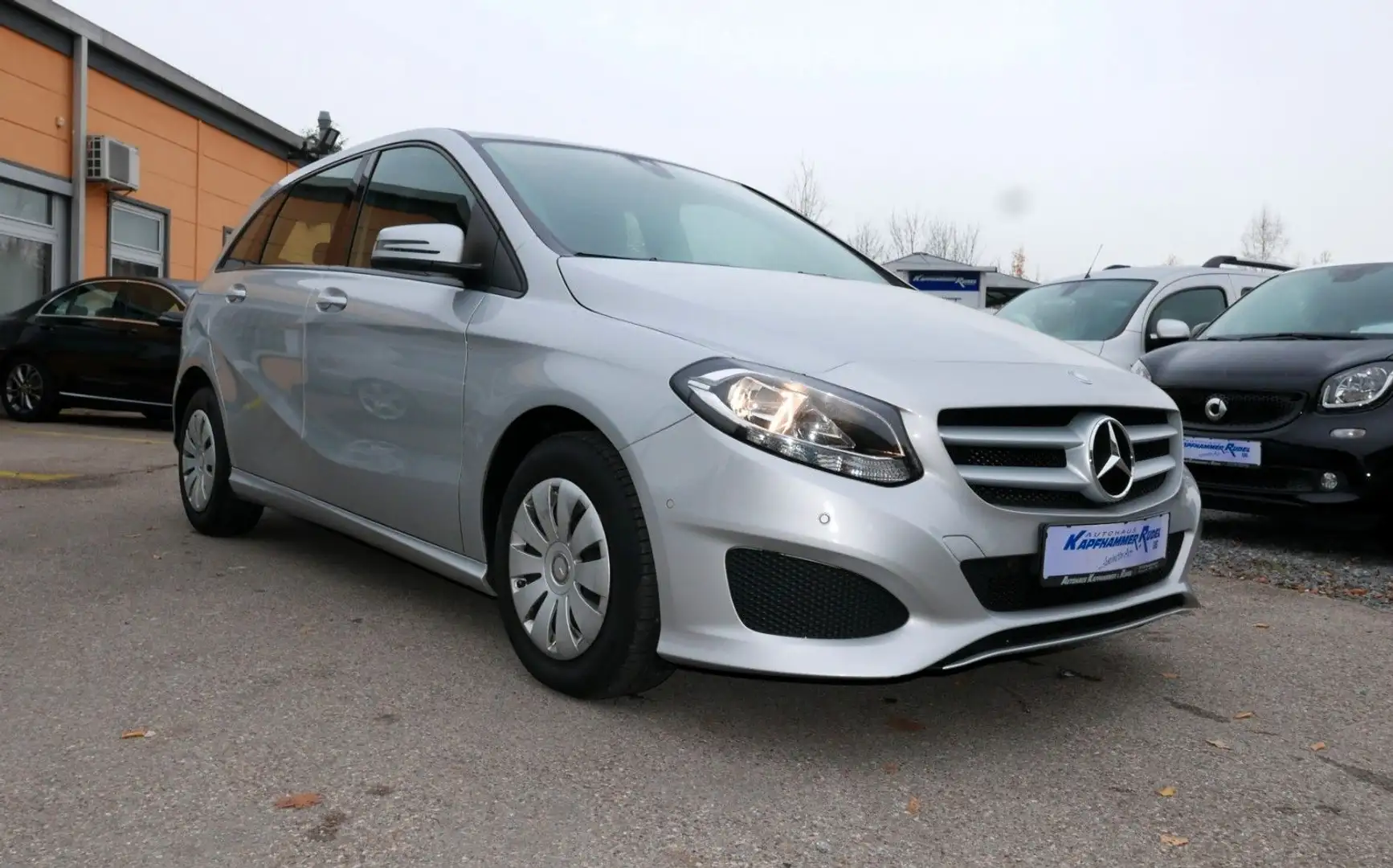 Mercedes-Benz B 180 "CLASSIC"/NAVI/SHZ Silber - 1