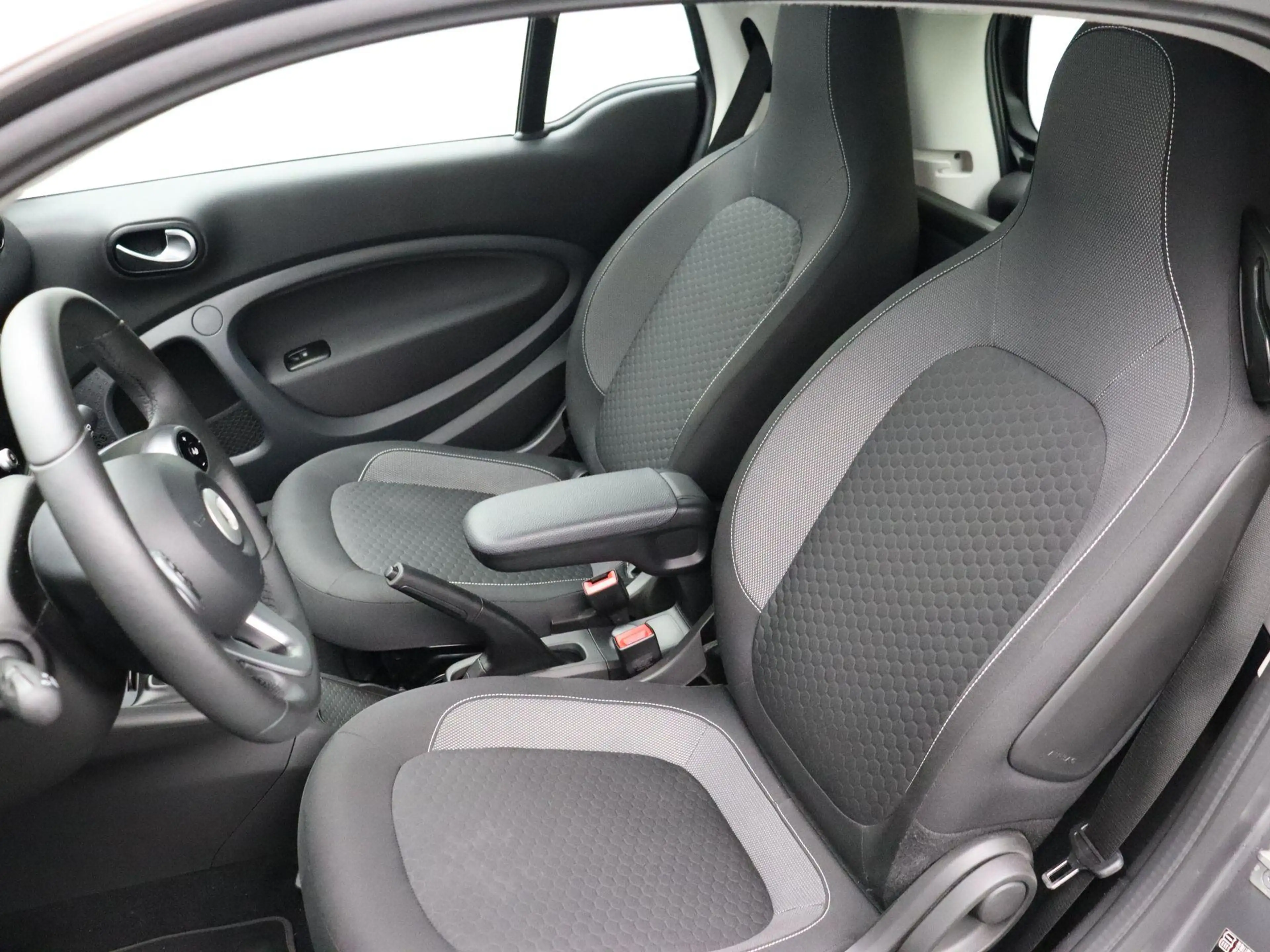 smart forTwo coupé EQ Comfort — photo 11