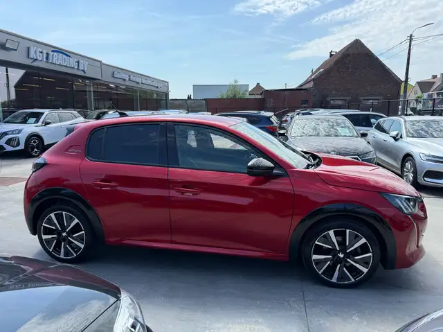 Peugeot 208 view 4