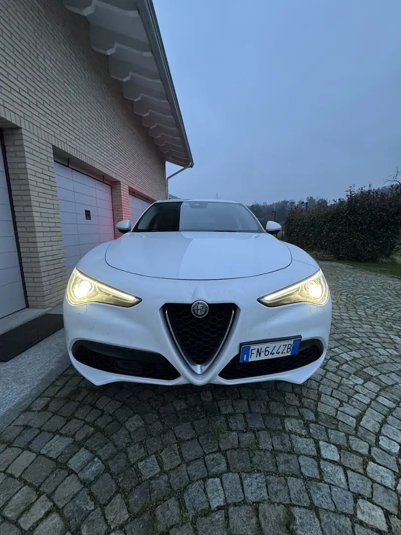 Alfa Romeo Stelvio 2.0 t First Edition Q4 280cv auto Bianco - 1