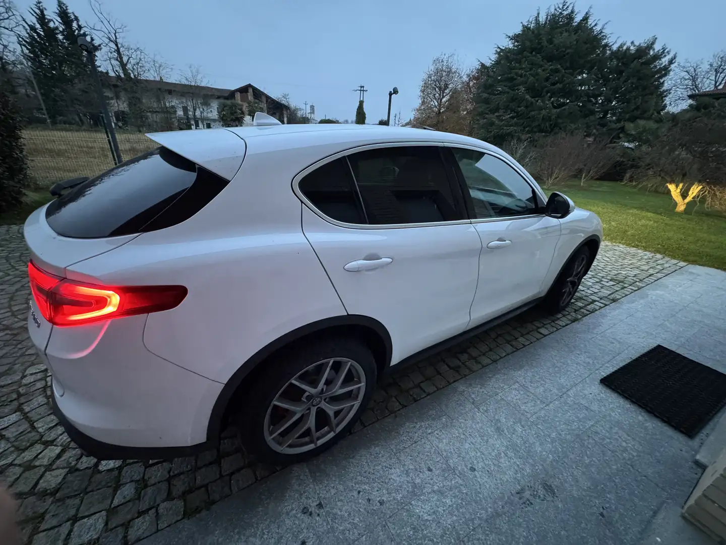 Alfa Romeo Stelvio 2.0 t First Edition Q4 280cv auto Bianco - 2