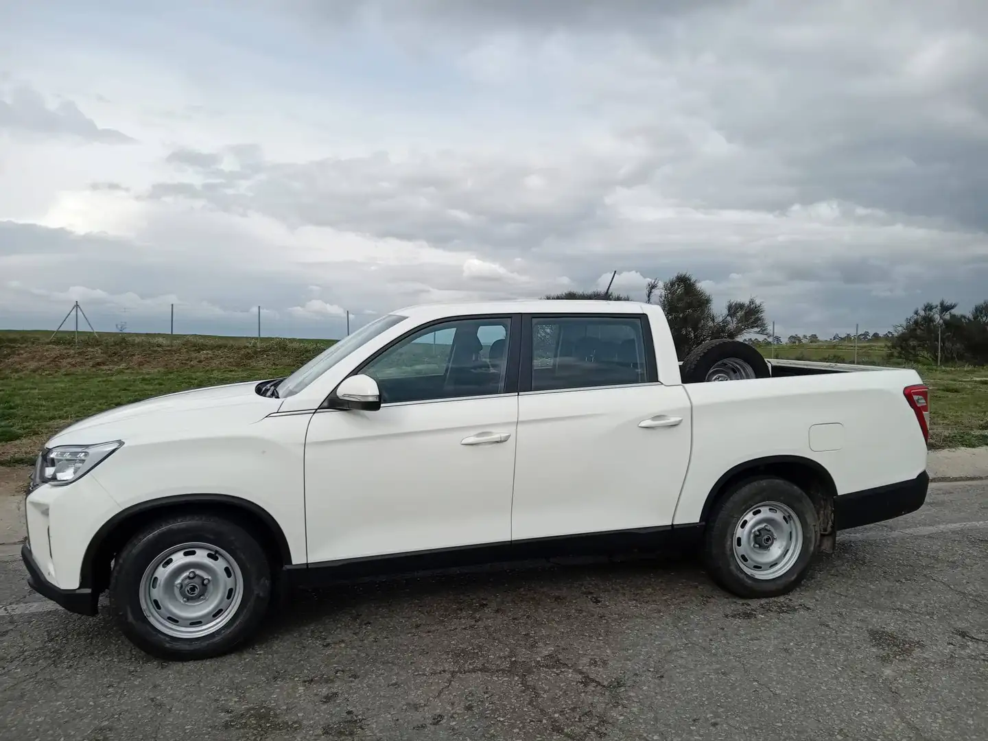 SsangYong Musso Musso Sports D22 DTR Pro 4x4 MT Pro Blanco - 2
