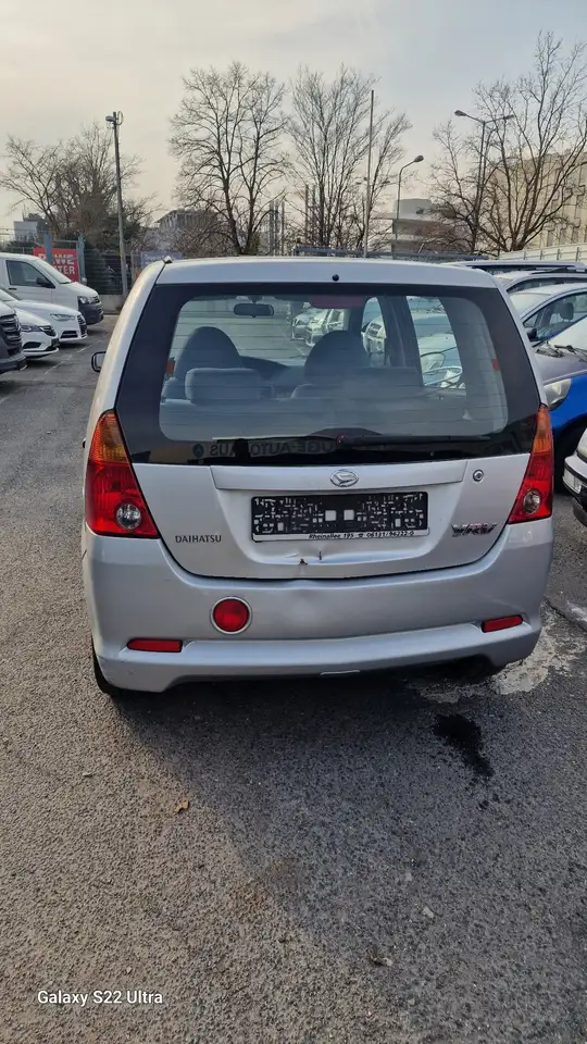 Daihatsu YRV