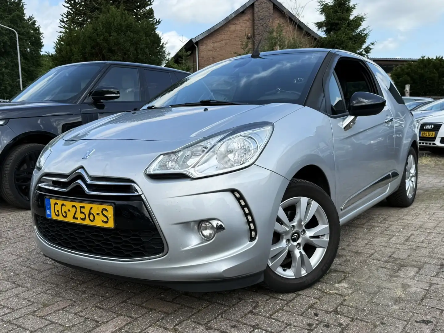 Citroen DS3 Cabrio 1.6 BLUE HDI SO CHIC NAVI/CAMERA/LEER Grijs - 1