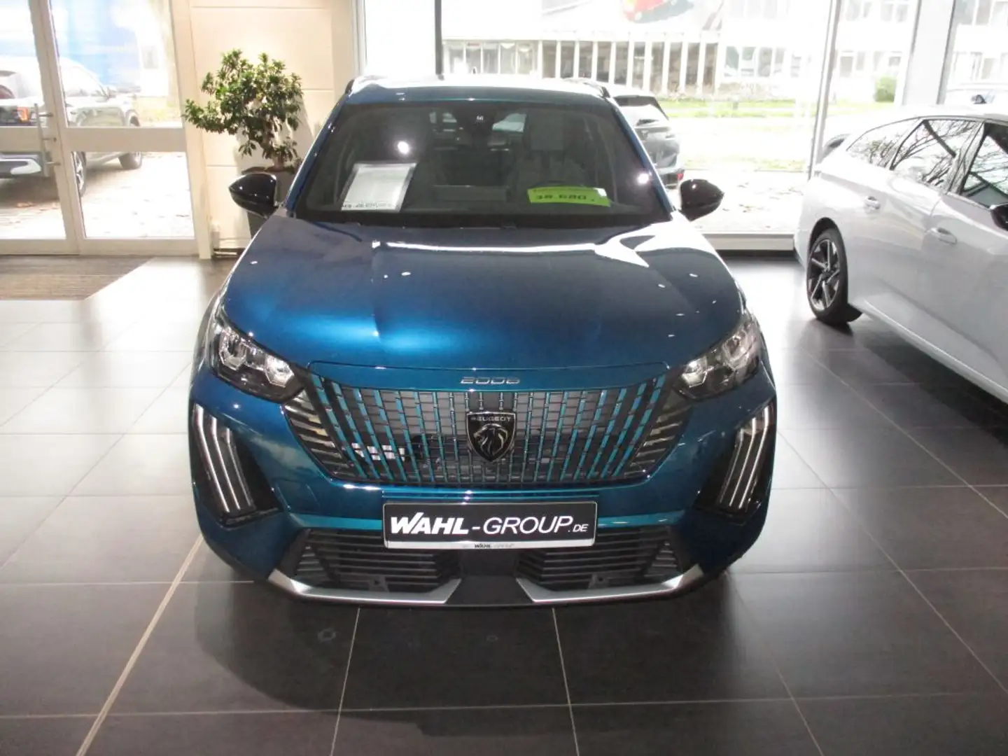 Peugeot 2008 Hybrid 145 e-DSC Allure Blau - 1