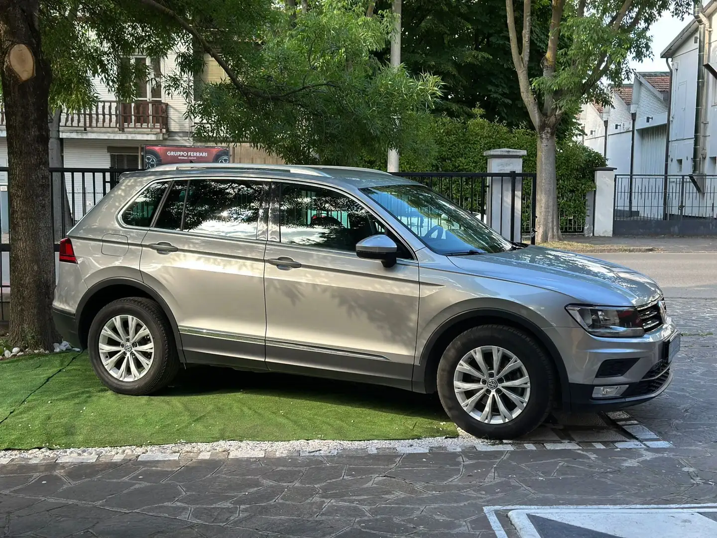 Volkswagen Tiguan 2.0 TDI SCR DSG Style BlueMotion Technology Šedá - 1