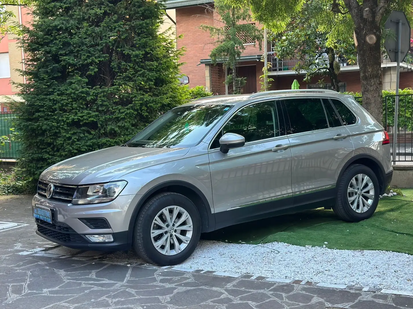 Volkswagen Tiguan 2.0 TDI SCR DSG Style BlueMotion Technology Šedá - 2