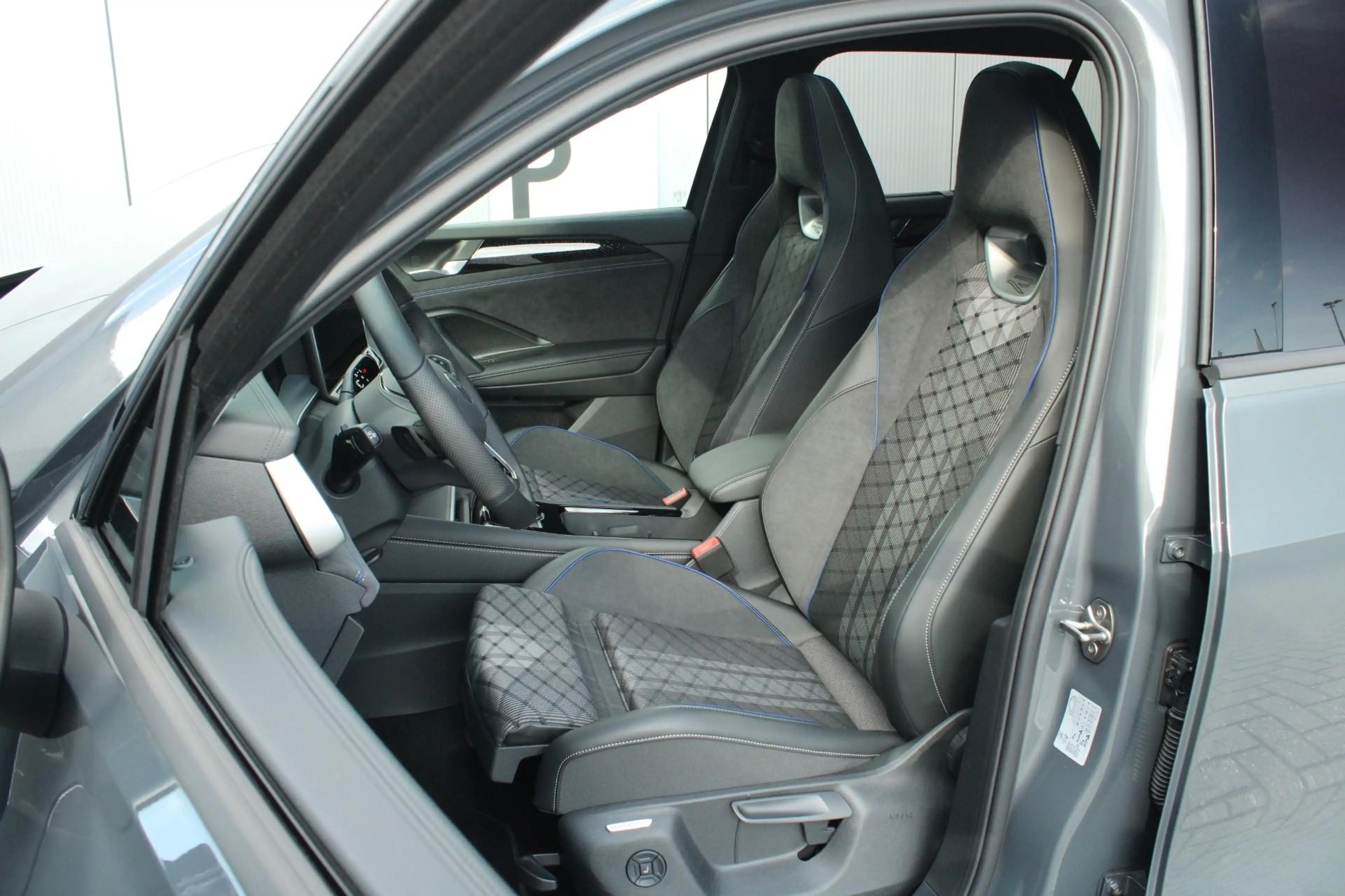 Volkswagen Tayron 1.5 eHybrid 204pk R-Line Edition | 20" Velgen | Pa — photo 4