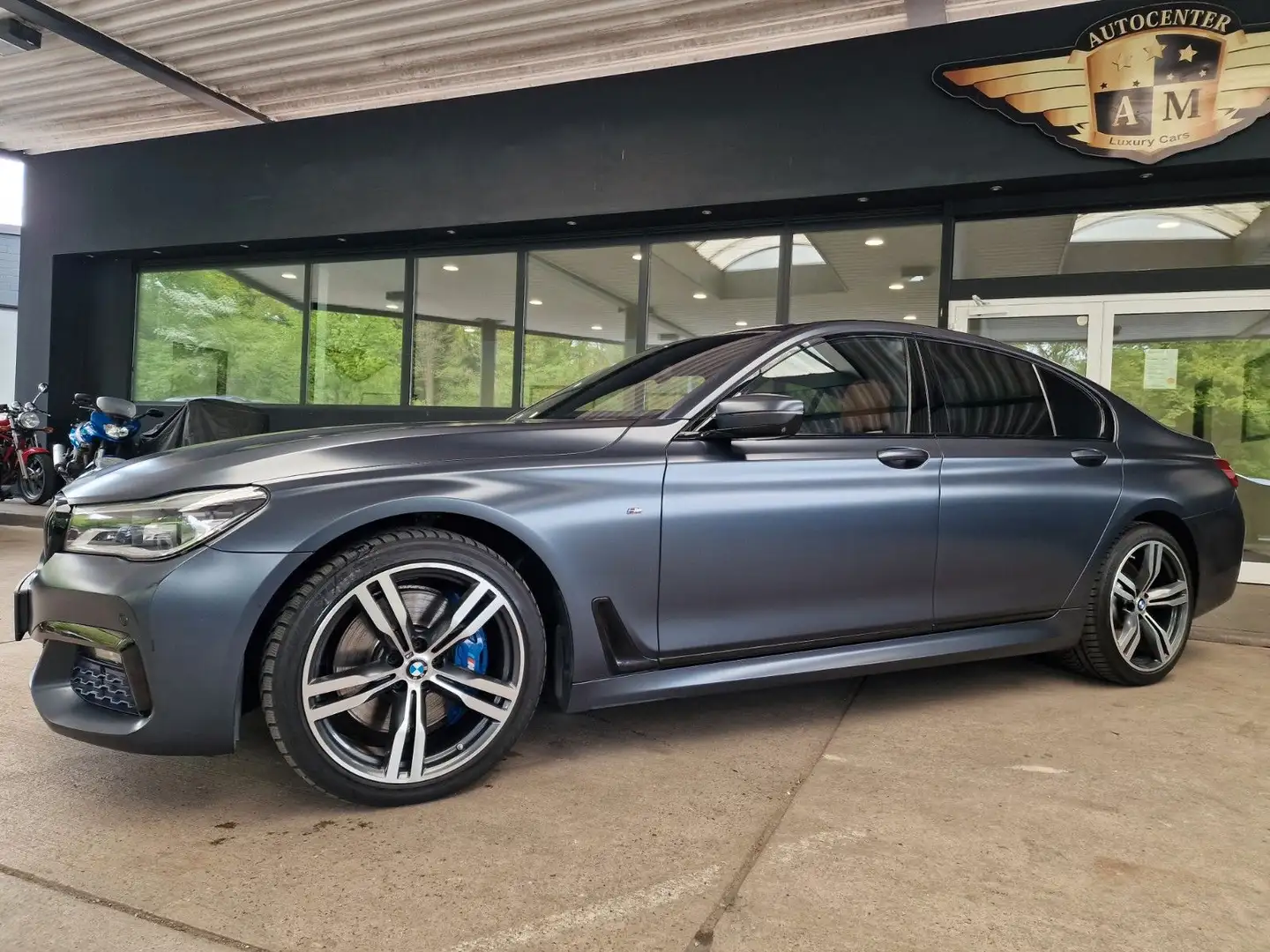 BMW 750 d xDrive M-Sportpaket Laser/360°/SSD/HuD/VOLL Gris - 2